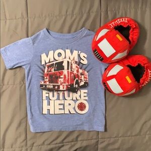 *BUNDLE* Old Navy Toddler slippers & T-shirt Sz 3T